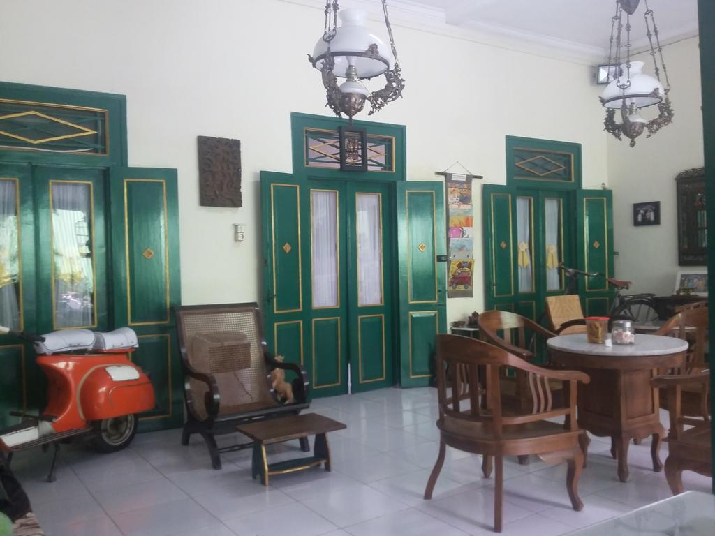 Pendopo Andari Homestay Джокьякарта Экстерьер фото