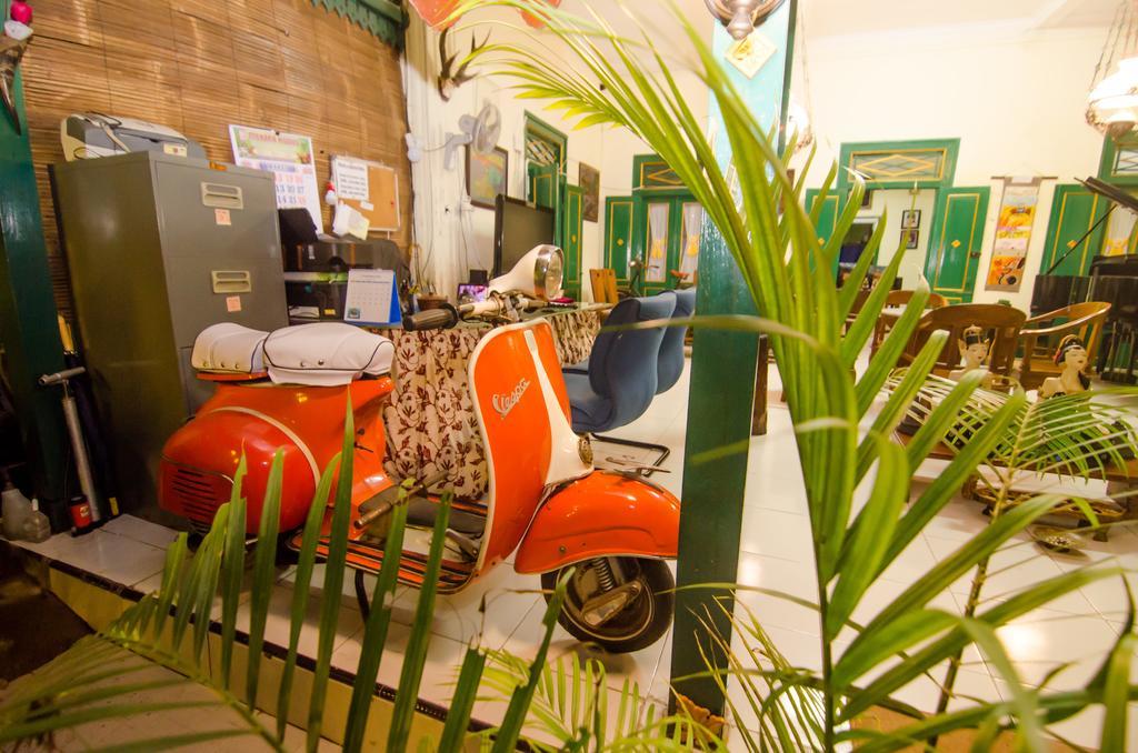 Pendopo Andari Homestay Джокьякарта Экстерьер фото