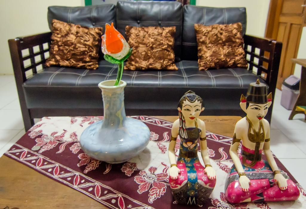 Pendopo Andari Homestay Джокьякарта Экстерьер фото