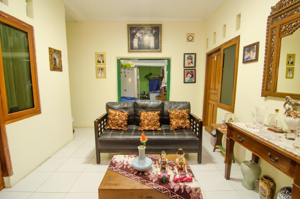 Pendopo Andari Homestay Джокьякарта Экстерьер фото