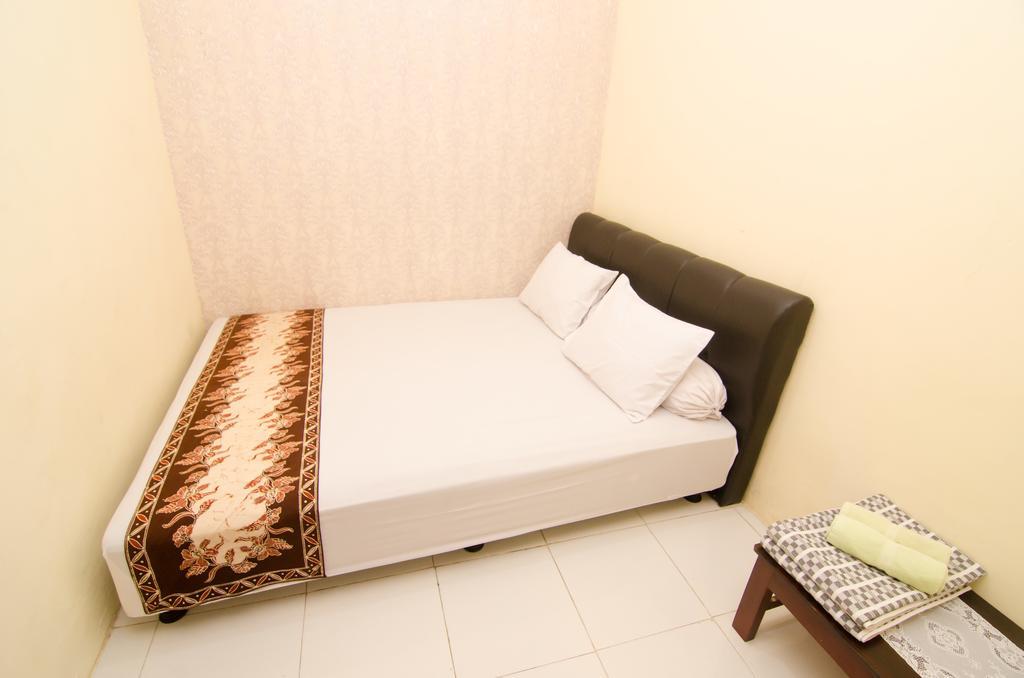 Pendopo Andari Homestay Джокьякарта Экстерьер фото